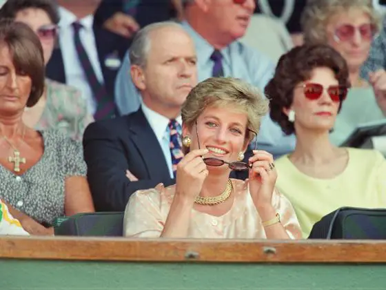 Princesa Diana de Gales en Wimbledon (1993).  Haga clic en la imagen para ver 20 imágenes de Lady Di que aún están en tendencia. 