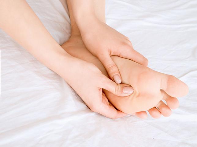 Las deformidades de los pies contribuyen a la aparición de dolor.