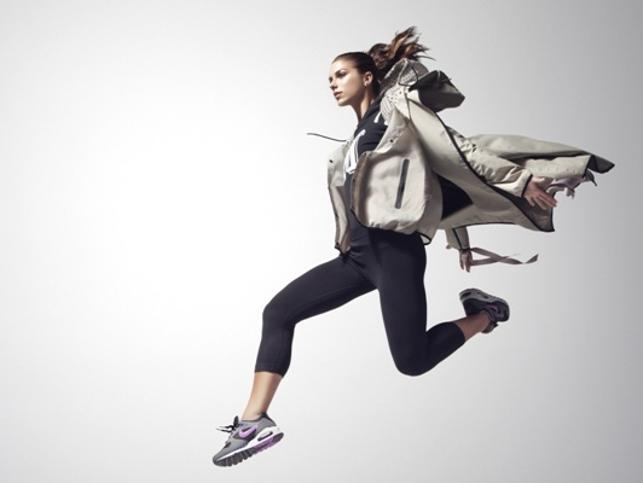 Para correr de manera segura, use ropa reflectante similar a la que ve al hacer clic en la imagen Para correr de manera segura, use ropa reflectante similar a la que ve al hacer clic en la imagen