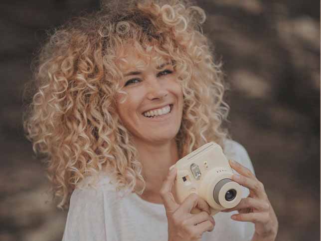 Haz clic en la imagen y descubre 12 productos de peinado que cuidarán el cabello rizado en invierno. Haz clic en la imagen y descubre 12 productos de peinado que cuidarán el cabello rizado en invierno.