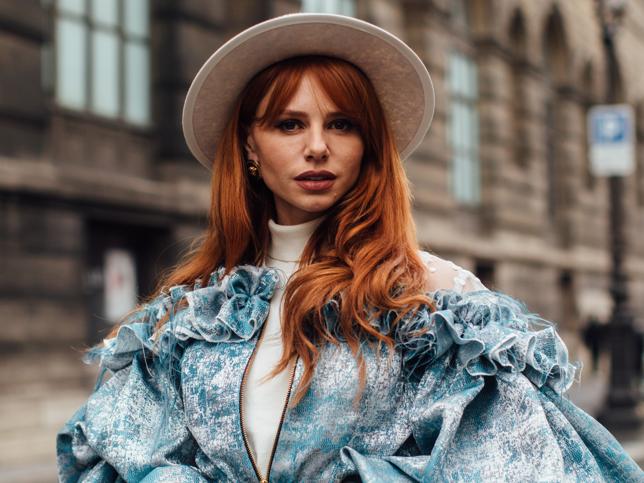 Haga clic en la imagen para ver 6 cortes de pelo para cumplir con el maquillaje rejuvenecedor de otoño (y desinfectar el cabello). Haga clic en la imagen para ver 6 cortes de pelo para cumplir con el maquillaje rejuvenecedor de otoño (y desinfectar el cabello).