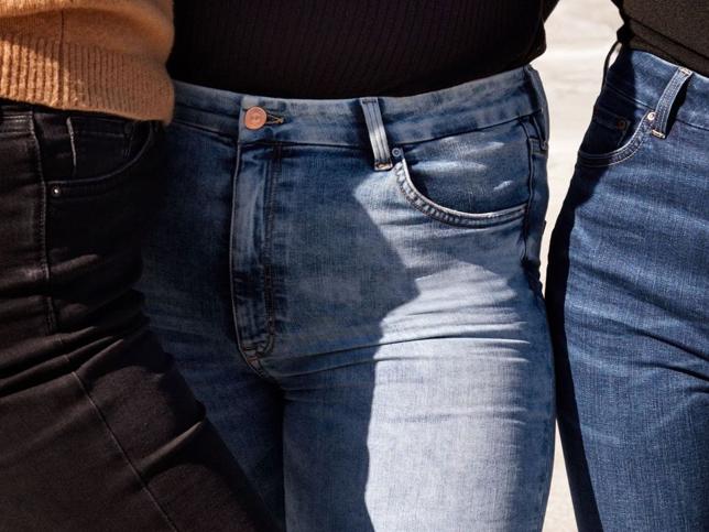 Haz clic en la imagen para ver los jeans más baratos que se sienten mejor a los precios especiales de Zara: hacen un chico hermoso por menos de 16 euros. Haz clic en la imagen para ver los jeans más baratos que se sienten mejor a los precios especiales de Zara: hacen un chico hermoso por menos de 16 euros.