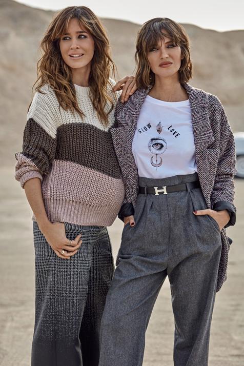 Isabel viste Slowlove & amp; Patatas y pantalones de Kartel Lagerfeld. Sarah, camiseta y chaqueta de Slowlove & amp; Pantalón Cortefiel de Max Mara y cinturón de Herm & egrave; s. Isabel viste Slowlove & amp; Patatas y pantalones de Kartel Lagerfeld. Sarah, camiseta y chaqueta de Slowlove & amp; Pantalón Cortefiel de Max Mara y cinturón de Herm & egrave; s.