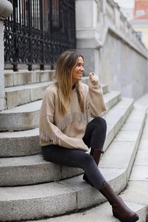 Haga clic en la imagen para encontrar la ropa más adecuada de Pull & amp; Bear, que también está cerca de una venta. Haga clic en la imagen para encontrar la ropa más adecuada de Pull & amp; Bear, que también está cerca de una venta.