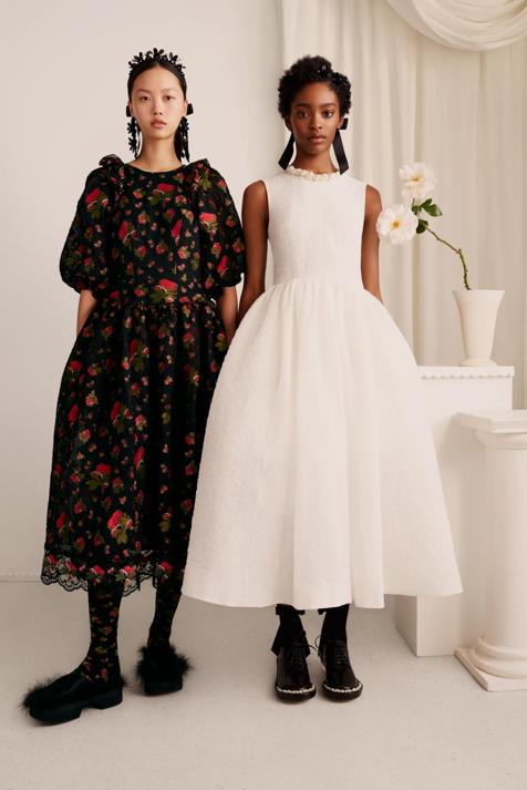 Haz clic en la foto para ver los 10 vestidos de novia más bonitos y originales que hemos visto en Instagram esta temporada & lsquo;  boda covid y rsquo;