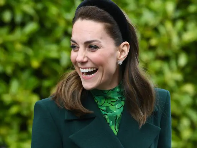 Kate Middleton tambien tiene una chaqueta Dawn verde que triunfa