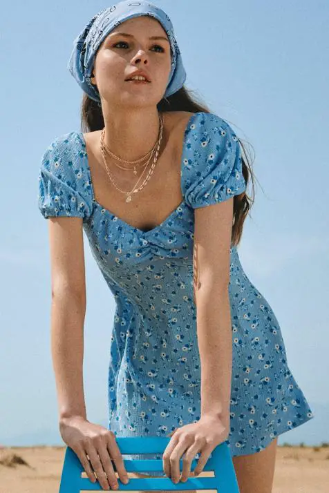 Stradivarius presenta un vestido estrella de la primavera con escote