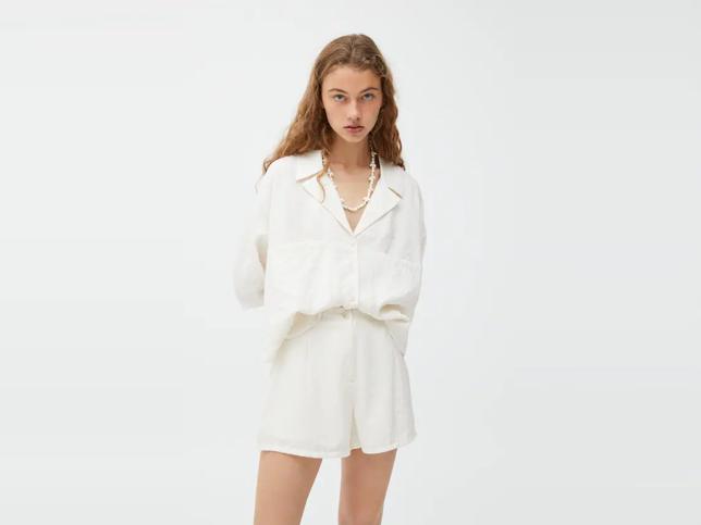 Estos pantalones cortos de Pull Bear cuestan menos de