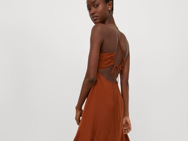Este vestido midi es uno de los diseños más bonitos de la colección de verano H & amp; M. Descubre otros vestidos que no te puedes perder. Este vestido midi es uno de los diseños más bonitos de la colección de verano H & amp; M. Descubre otros vestidos que no te puedes perder.