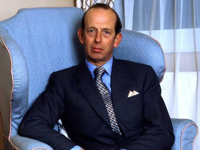 El príncipe Eduardo, duque de Kent, es un amigo cercano de la reina Isabel II y en su boda los reyes Juan Carlos I y Sofía.  Si quieres ver la vida de la reina Isabel II en las imágenes, haz clic en la foto.