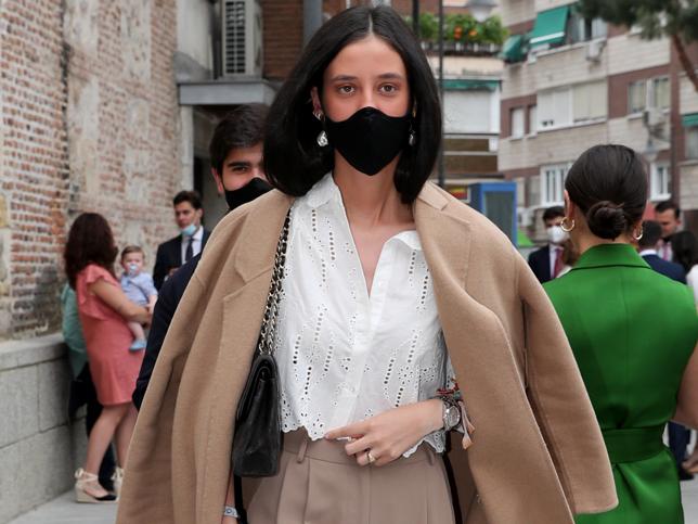 Haga clic en la imagen para ver las camisas blancas de la primavera de 2021: las más bonitas y cómodas de llevar de H & amp; M, Zara y Mango que ya nos están haciendo soñar con el buen tiempo. Haga clic en la imagen para ver las camisas blancas de la primavera de 2021: las más bonitas y cómodas de llevar de H & amp; M, Zara y Mango que ya nos están haciendo soñar con el buen tiempo.