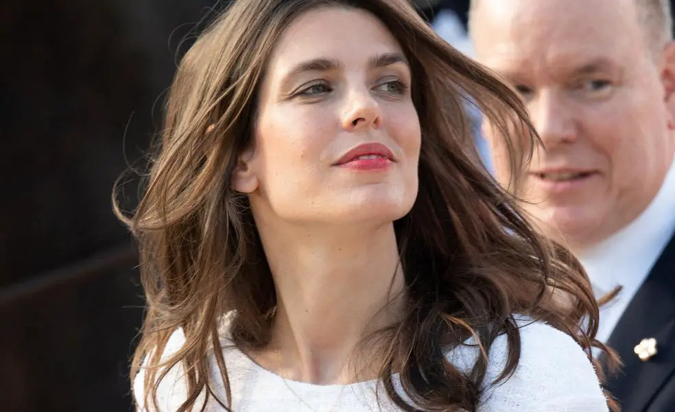 El peinado rejuvenecedor de Carlotta Capricorn en Cannes es muy