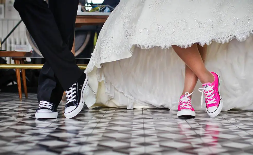 Zapatos de charla para novias y novios que son perfectos