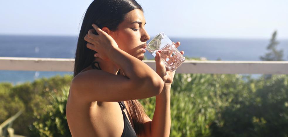 Bebe agua fria duerme mejor Pequenos cambios en tu estilo