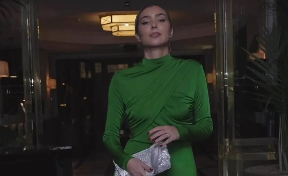 Este favorecedor y sofisticado vestido verde causa furor en Instagram