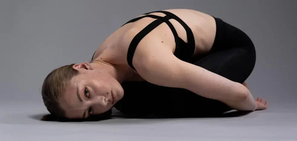 Yoga invertido las posturas que necesitas para mejorar la circulacion