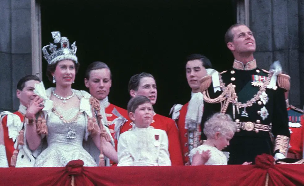Diferencias entre la coronacion de Carlos III e Isabel II