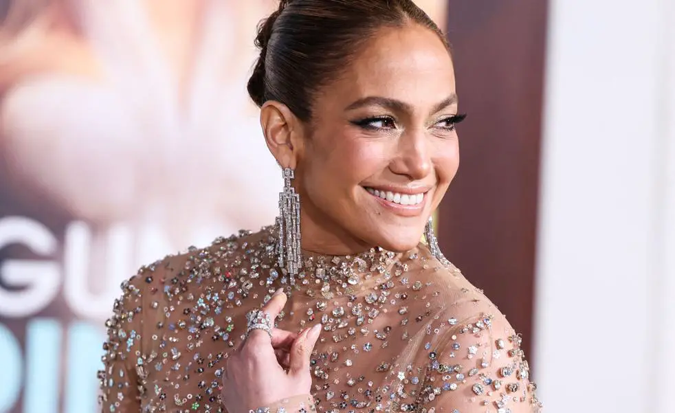 El truco de maquillaje antienvejecimiento de Jennifer Lopez que todo