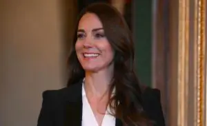 Kate Middleton esta guardando sus pendientes de perlas favoritos y