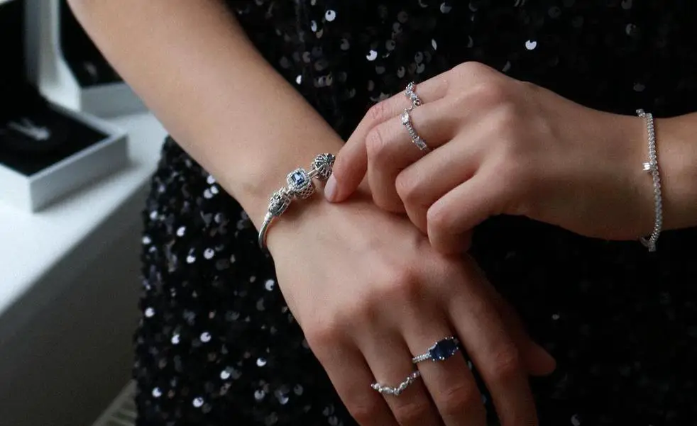 Pendientes pulseras y anillos las joyas rebajadas mas bonitas que