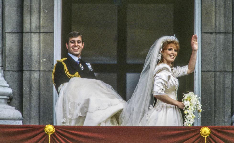 1678617907 Sarah Ferguson y el principe Andres dos excentricos en el