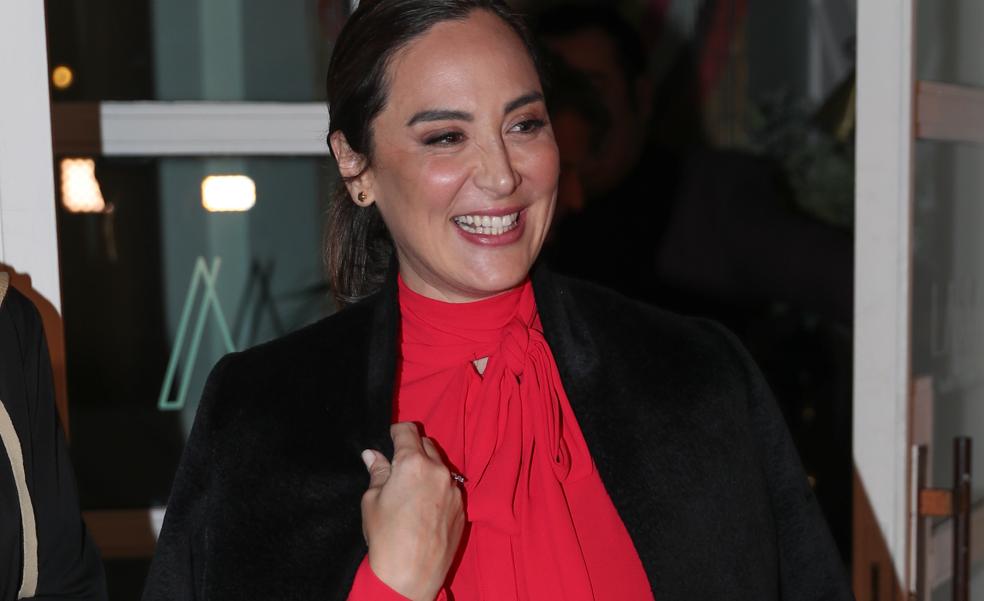 1679057407 Tamara Falco acude al cumpleanos de su hermano con falda