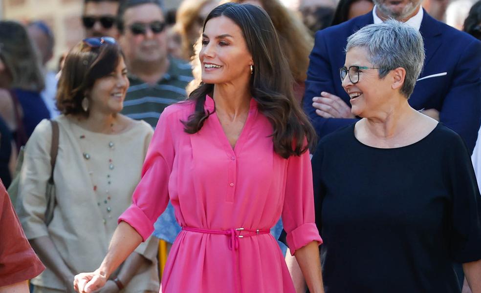 El vestido rosa plisado de 50E de Mango es perfecto