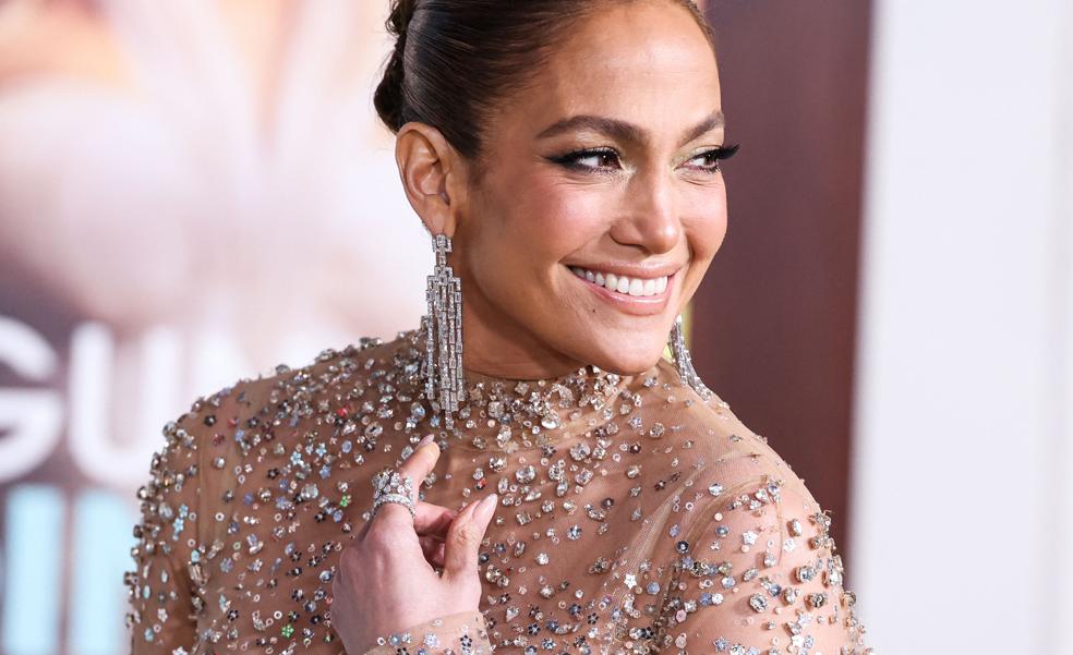 Jennifer Lopez cambia de look y vuelve a su color