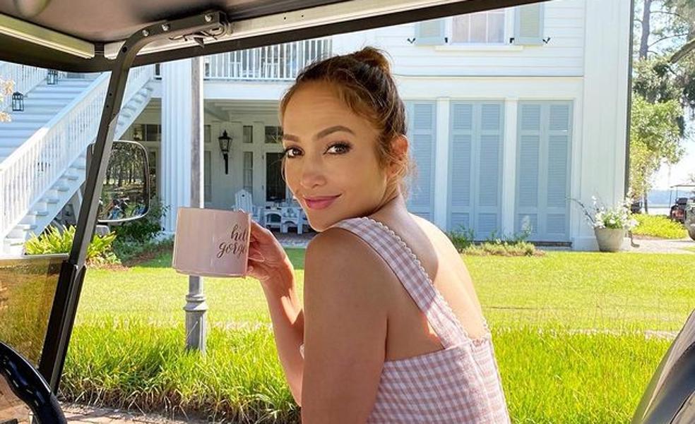 1681346106 Los siete looks de Jennifer Lopez para el buen tiempo