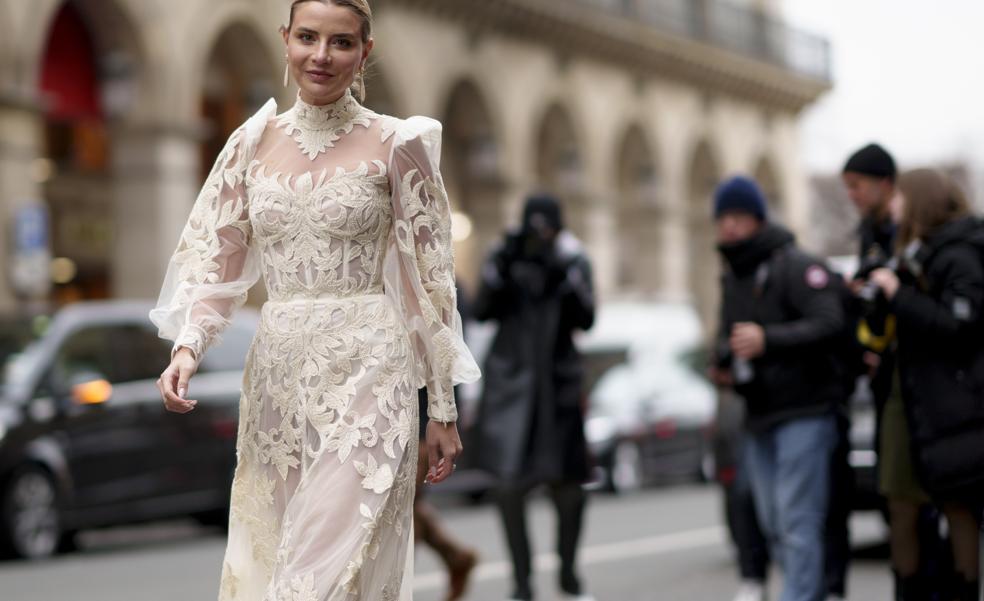 1682651648 Nos enamoro el vestido palabra de honor de Zara el