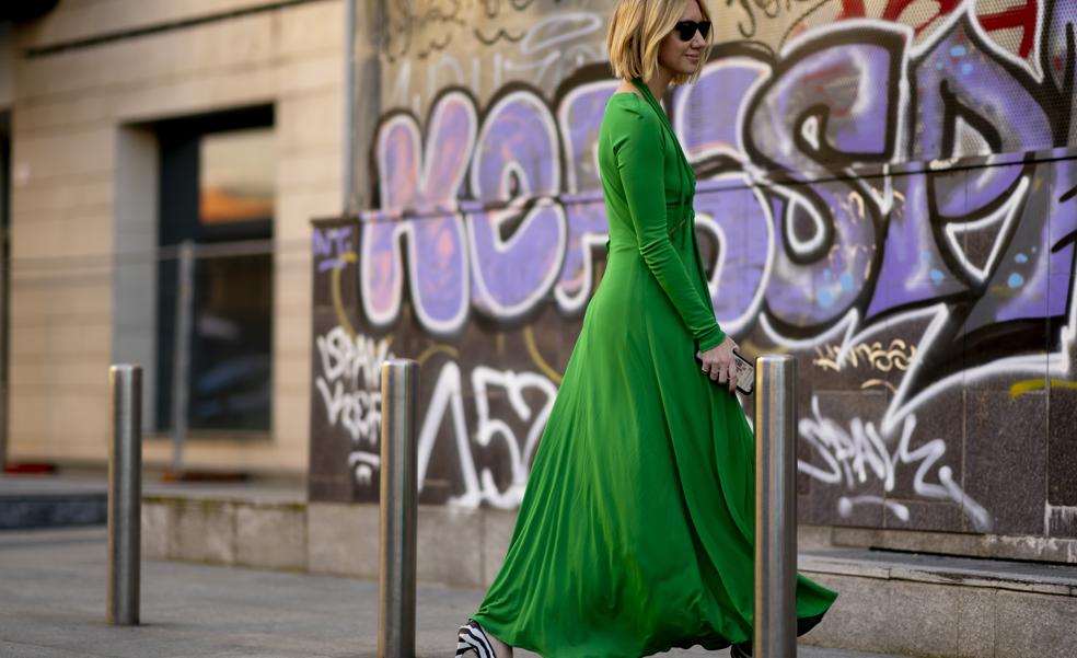 Angustiado este vestido verde de HM es adelgazante y bronceado