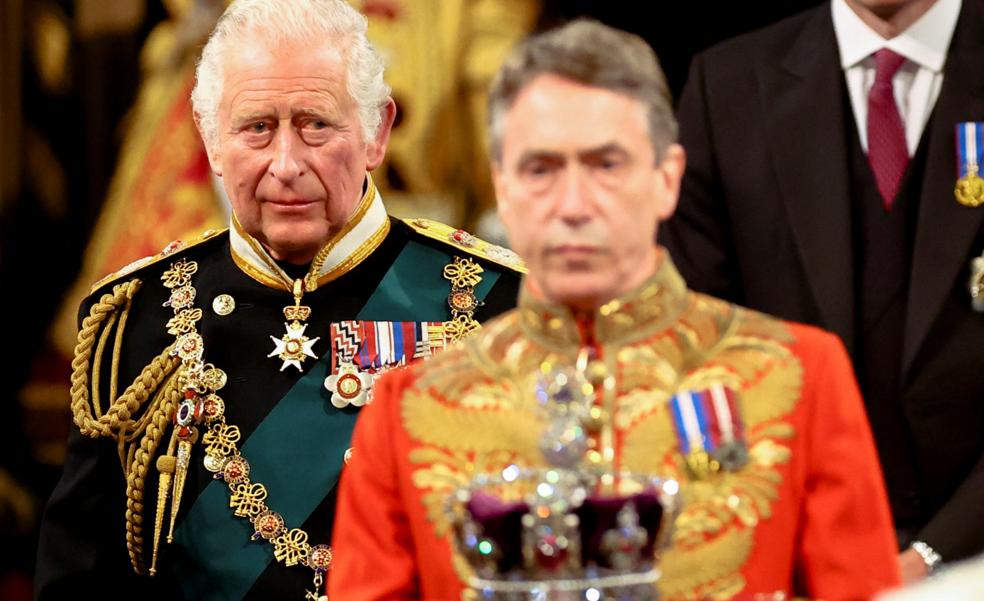 La coronacion de Carlos III de una cuchara de oro