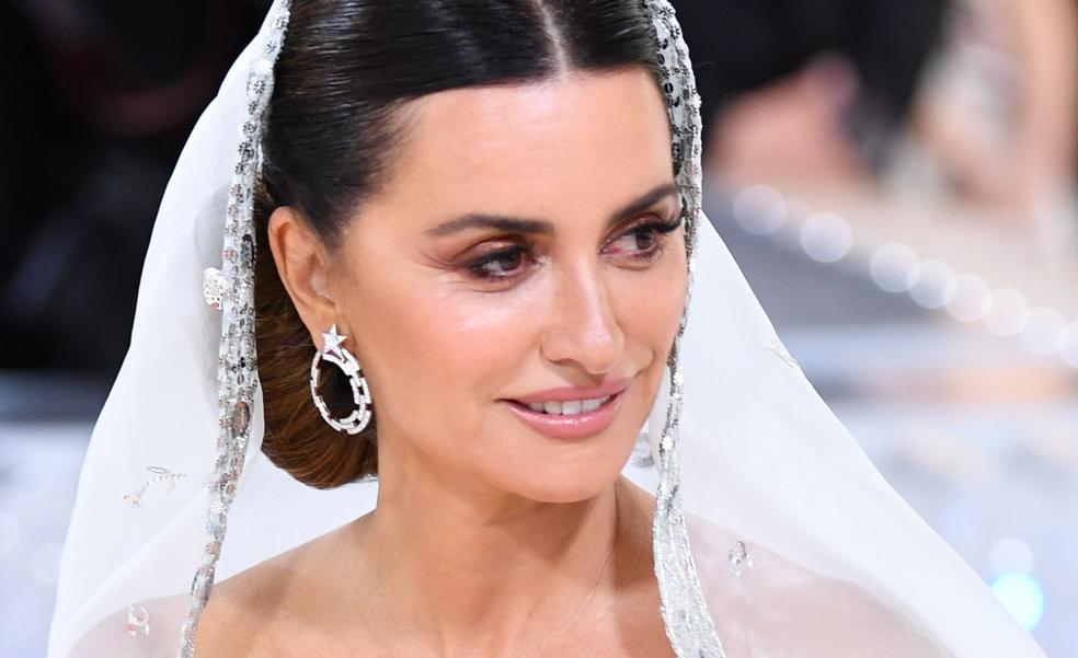 1683243847 La crema hidratante que uso Penelope Cruz en la Met