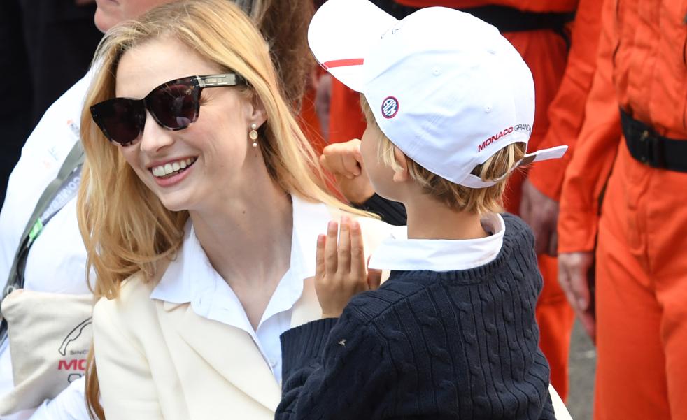 1683587647 Beatrice Borromeo y el look basico mas elegante de la