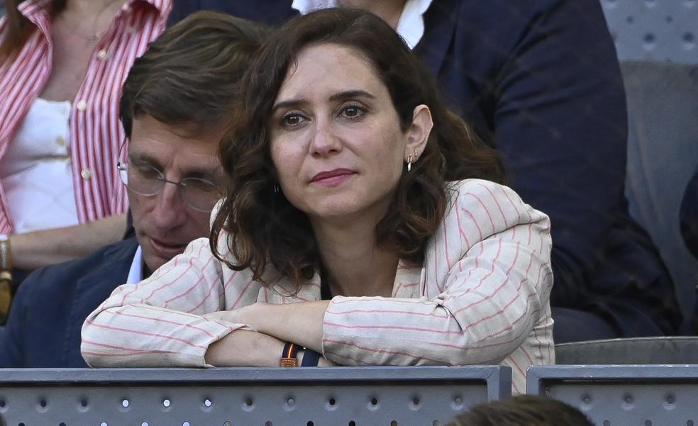 Isabel Diaz Ayuso luce la americana mas original de una