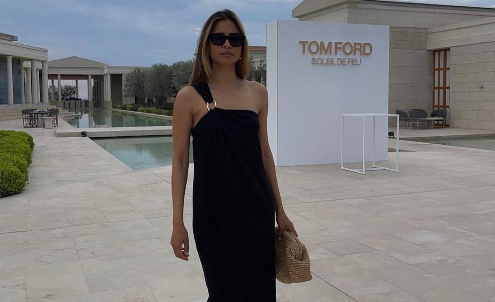 Las influencers han encontrado el vestido negro mas elegante de