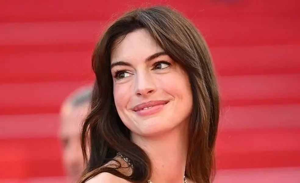 Siete looks de Anne Hathaway que deberias copiar este verano