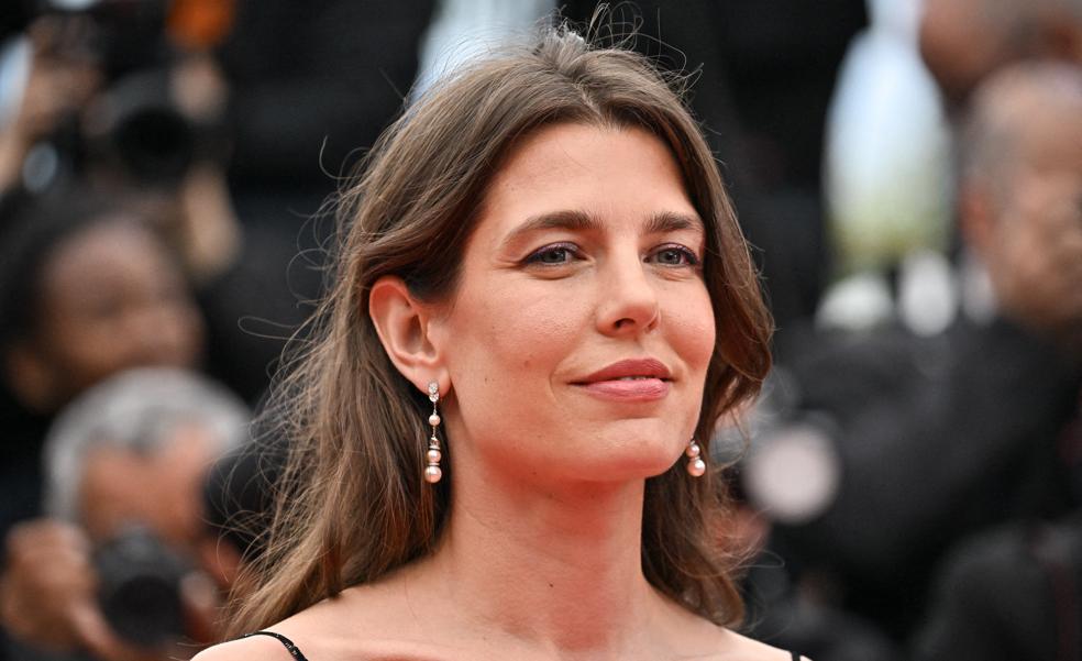 Carlotta Casiraghi se une a las olas de sirenas que