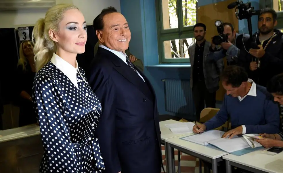 Todas las mujeres de Silvio Berlusconi sus dos esposas escandalosas
