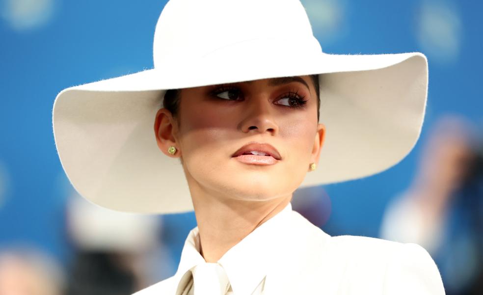 Pon Labios marrones y brillantes combinacion de estrellas de Znday