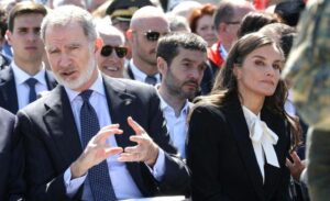 Queen Letizia pone su blusa favorita en Austria ella nuevamente